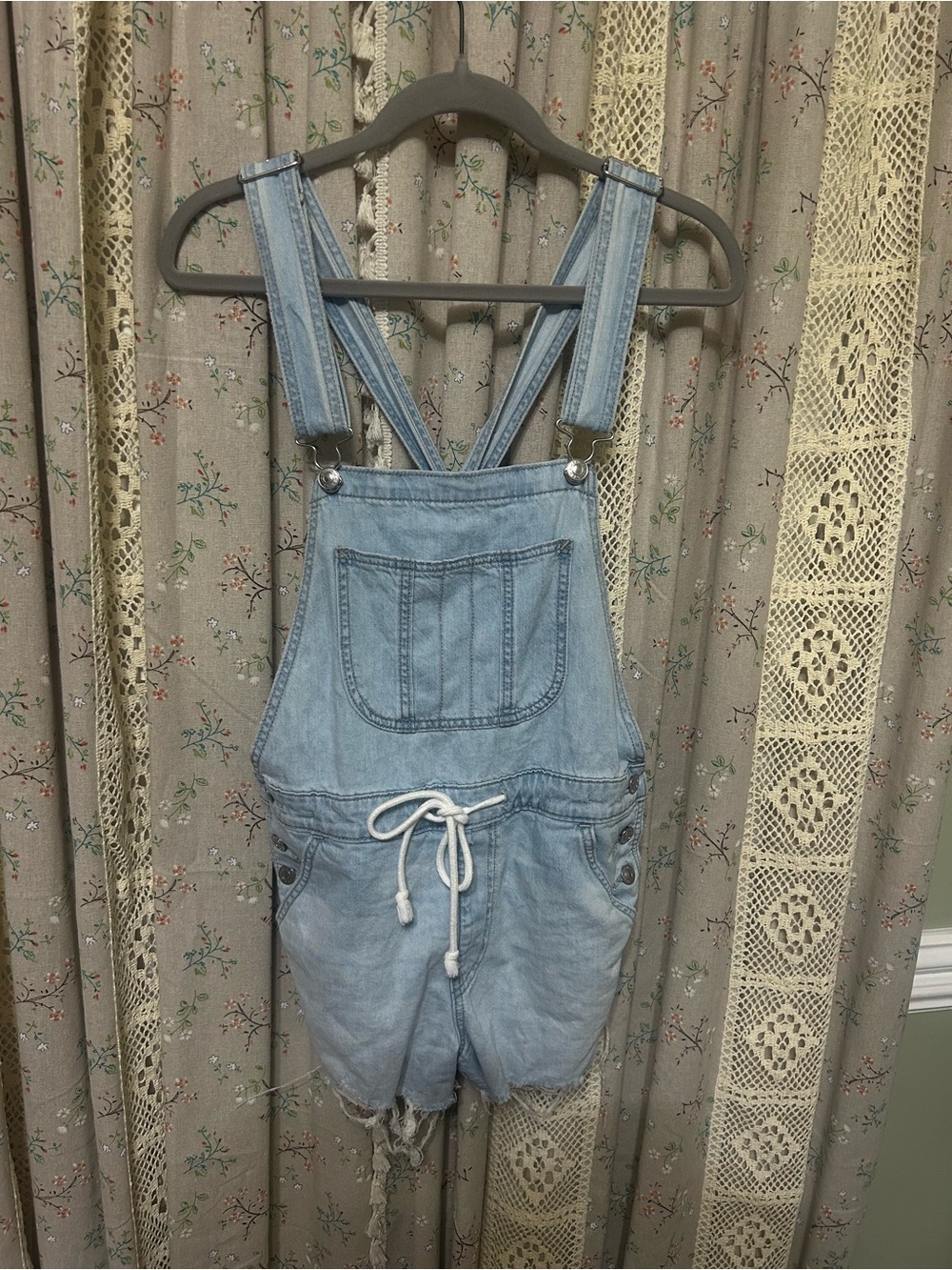 American Eagle‎ Tomgirl Shortall Light Wash Denim Short Overalls Medium